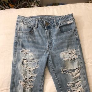 American Eagle Lightwash Ripped Jeans